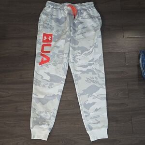 Under Armour Men's Gray Camo Joggers